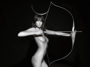 Фотомодель Дарина Вербова у календарі Pirelli 2011