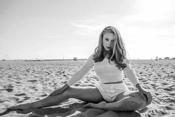 Тіна Кароль порадувала мережу спокусливими знімками