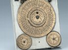 Показали миниатюрные солнечные часы созданые немецкими и французскими мастерами в XVI - XVII вв.
