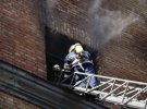 Пожар возник в квартире на пятом этаже семиэтажного дома по улице Кловский спуск