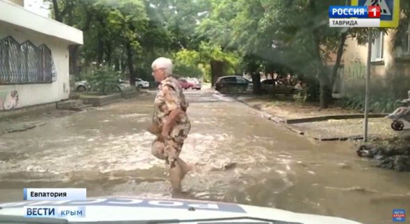 В Євпаторії пройшли сильні зливи. Фото: скріншот з телеканалу "Росія 1".