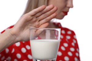 Люди, яким стає погано після склянки молока, можуть спокійно їсти будь-які види сиру.