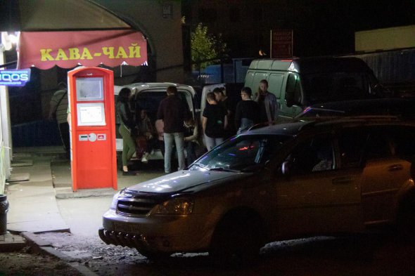 В Киеве мужчина отстреливался от компании пьяных