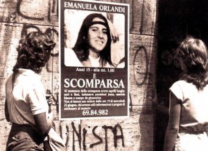 30 червня 1983 року на вулицях італійської столиці Рима з’явилися три тисячі постерів із зображенням та описом зниклої Емануели Орланді. Встановити її місцеперебування не можуть досі