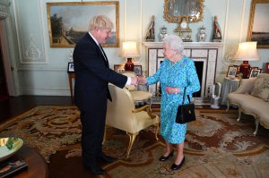 Колишній глава британського міністерства закордонних справ Борис Джонсон офіцій­но став прем’єр-­міністром країни. На зустрічі в Букінгемському палаці королева Єлизавета ІІ попросила його сформувати новий уряд. 24 липня 2019 року, Лондон