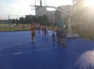 Безкоштовна літня школа баскетболу. У Білій Церкві дітей навчають гри баскетболу.