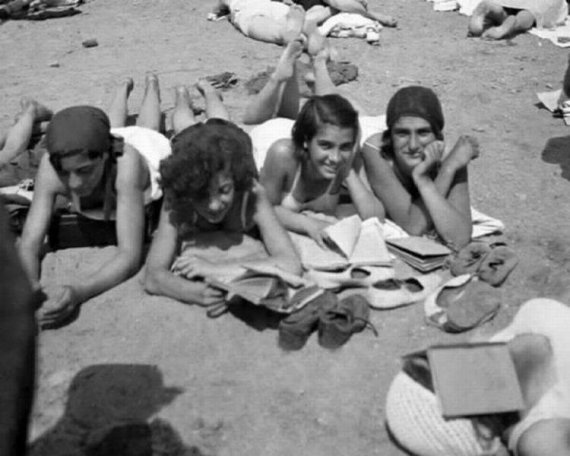 Фото з одеського пляжу зроблені письменником Жоржем Сімеоном 1933-го.