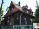 Дом в стиле начала XX века, что исходит из польского города Закопане