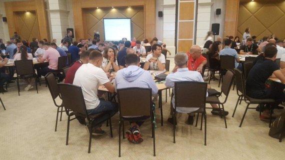 "Слуги народа" начали недельное обучение от Киевской школы экономики