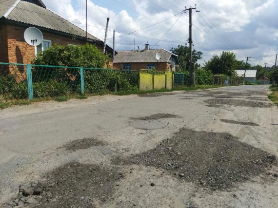 У Нових Санажарах на Полтавщині ремонтують дороги і тротуари