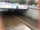 Из-за ливня произошло подтопление территории станции метро "Дорогожичи"