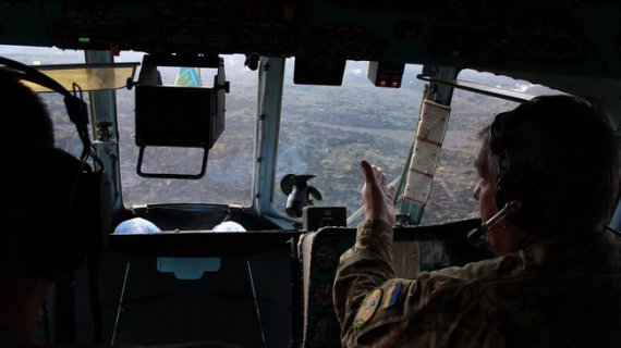 В Африке украинцы посадили вертолет в вулкан
