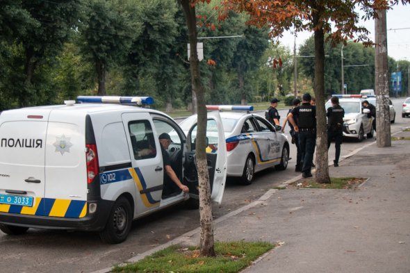 Возле  парка в Киеве неизвестный подрезал ножом мужчину