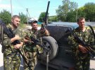 Російські найманці на Донбасі позують з 12,7 міліметровим снайперським комплексом 6C8 (АСВ "Корд"/КСВК) та ВСС "Вінторєз" 9 мм