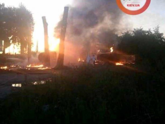 В селе Тарасовка Киевской области произошел пожар на заправочной станции. Есть пострадавший