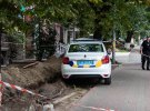 На ул. Тарасовской в ​​Киеве автомобиль Renault службы госохраны съехал с дороги и врезался в дерево. Водитель умер, предварительно - от сердечного приступа