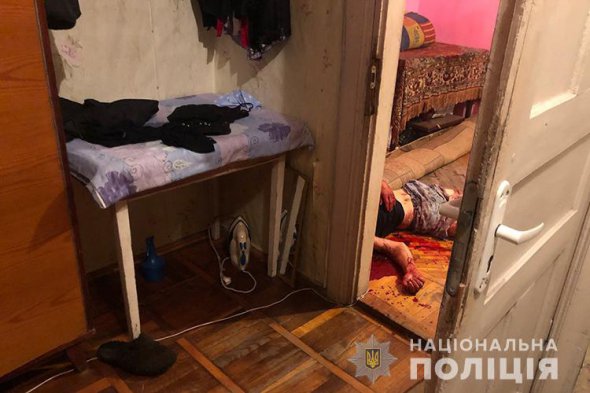 В Тернополе 22-летний мужчина зарезал 34-летнего ухажера матери