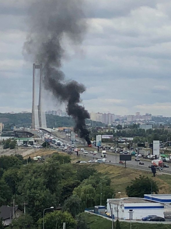 Пострадавших в пожаре на Южном мосту в Киеве нет