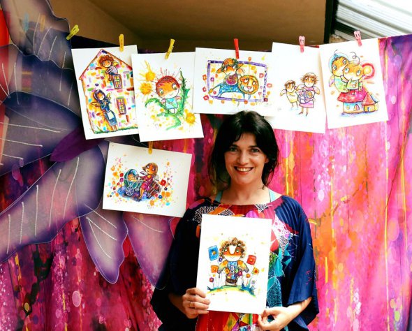 Украинка Юлия Косивчук продает нарисованных ангелов по всему миру