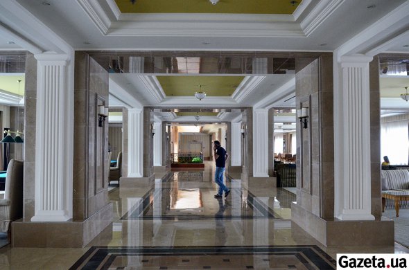 Інтер'єр готелю Rixos-Prykarpattya, де навчаються "слуги народу"