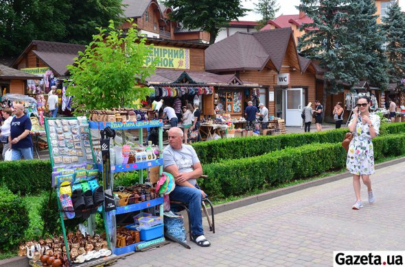 Сувенирный рынок в Трускавце