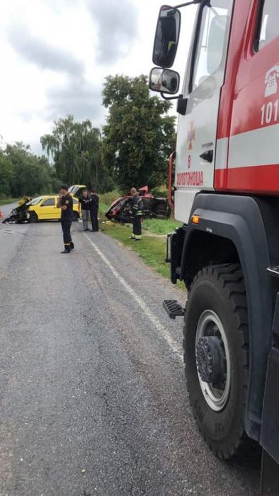 На Черкащині зіткнулися 3 легковики. Троє людей загинули, ще двоє в реанімації