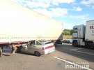 На Харківщині легковик влетів під вантажівку. Троє загиблих