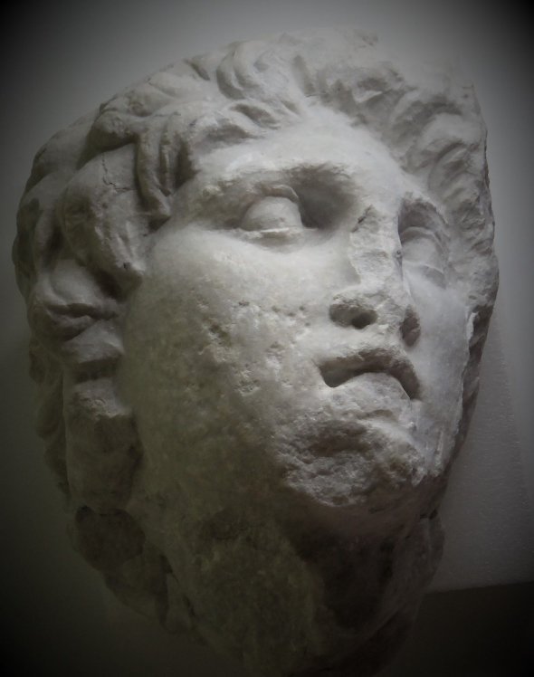 Нашли потерянную мраморную голову Александра Македонского