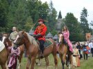 Лицарські бої, виступи вершників на конях та смачна їжа Середньовіччя - як відгримів історичний фестиваль