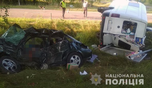 На Житомирщине столкнулись Opel Vectra и Volkswagen LT-35. Погибли 2 человека, еще 3 - получили травмы