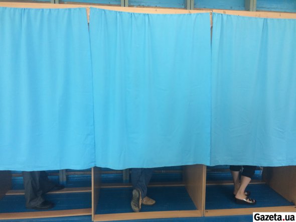 Украинцы провели в парламент 254 представителей "Слуги народа"