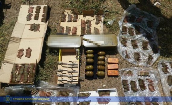 На Луганщині  троє військовослужбовців хотіли продати арсенал зброї