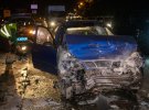 У Києві   при в'їзді на Жулянський міст  зіткнулися   Honda Pilot і  Daewoo Lanos.  Від зіткнення останній загорівся