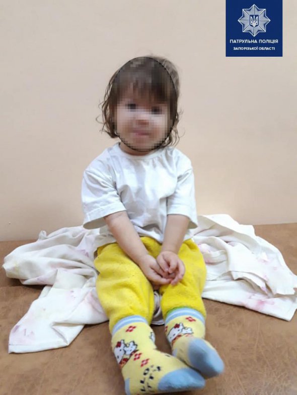 У Мелітополі жінка на 5 год зачинила в квартирі 1,5-річну доньку