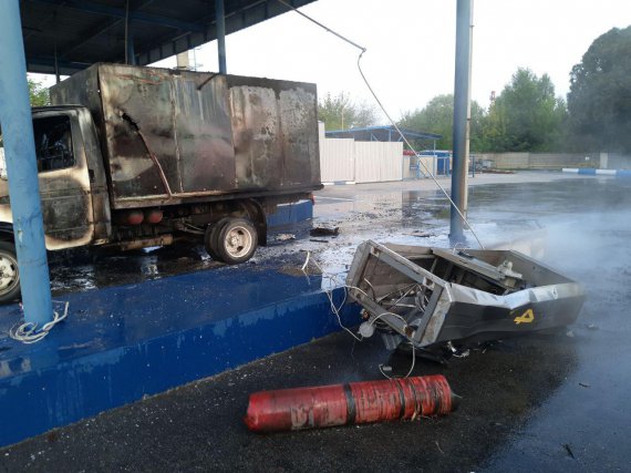 У Запоріжжі   стався вибух та пожежа на    території автозаправної станції. Обгорів клієнт