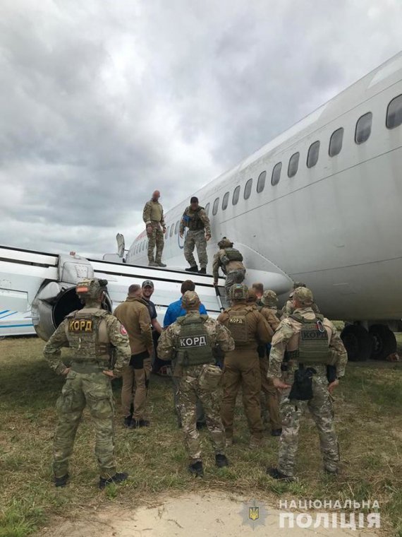 Иструкторы американского спецподразделения SWAT провели учения по освобождению заложников для сотрудников КОРДа.