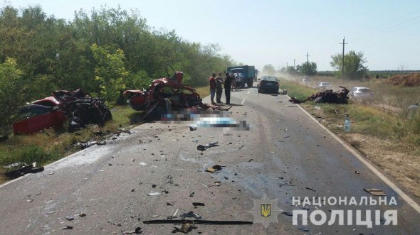 На Одещині внаслідок зіткнення 3-х легковиків загинули 4 людей. Ще 3 зазнали травм