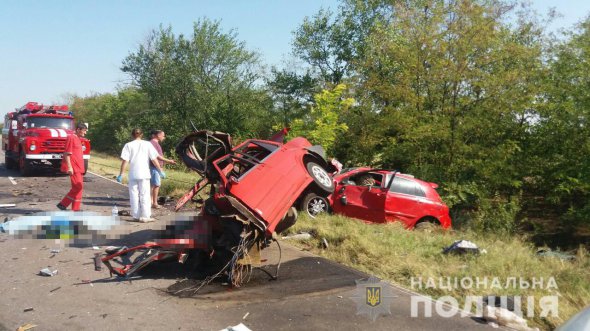 На Одещині внаслідок зіткнення 3-х легковиків загинули 4 людей. Ще 3 зазнали травм