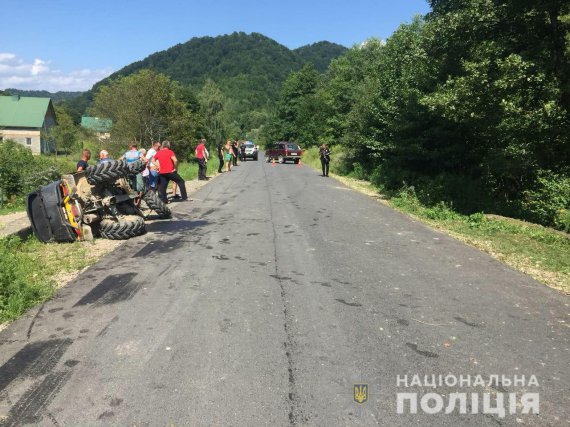 На Закарпатті 12-річний водій квдроцикла спричинив аварію.  8 людей потрапили до лікарні, серед них 3 дітей