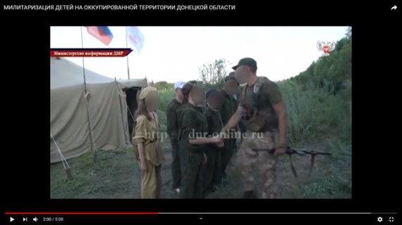 На Донбассе оккупанты учат детей воевать в так называемых военно-патриотических клубах. Генпрокуратура Украины объявила заочно подозрения двум руководителям "клубов". Их разыскивают