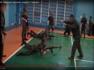 На Донбассе оккупанты учат детей воевать в так называемых военно-патриотических клубах. Генпрокуратура Украины объявила заочно подозрения двум руководителям "клубов". Их разыскивают