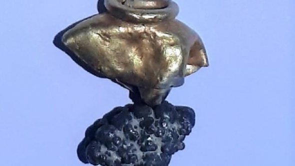 Орнамент из серьги или кисточки из серебра и золота, обнаруженный на горе Сион