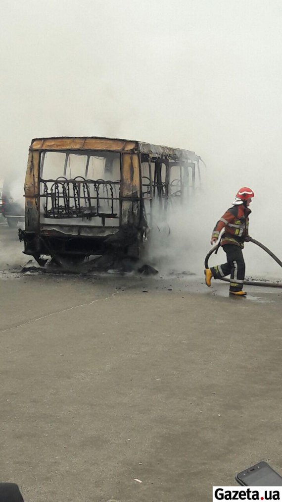 Згоріла маршрутка №332