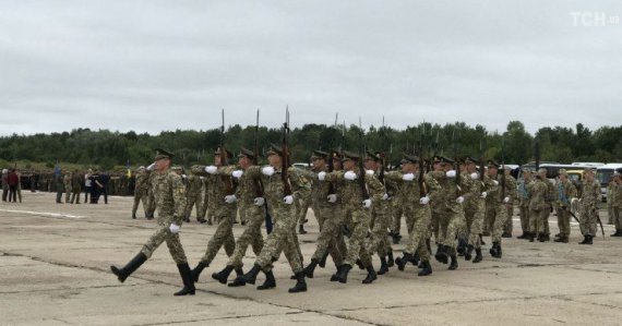 Проходить репетиція Маршу ветеранів.