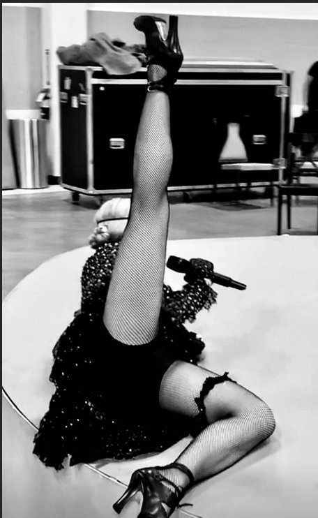 Мадонна в образі Madame X