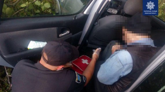 На Рівненщині 71-річний іноземець за кермом Toyota влетів у кювет. Після аварії просидів у авто кілька днів через травми