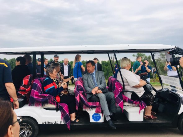Електромобіль буде перевозити літніх людей, вагітних жінок і людей з обмеженими можливостями