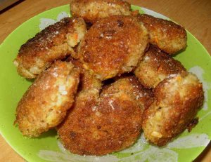 Вівсяні котлети можна подавати з томатним соусом