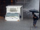 В турецком Стамбуле прошел сильный дождь, который превратил город в реку