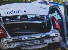 У  Києві автомобіль Renault Logan служби таксі Uklon врізався в стовп.  Загинула жінка-пасажир